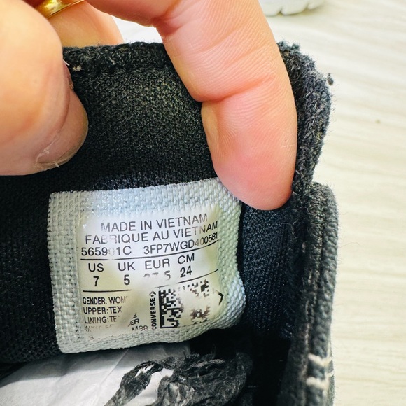 Converse Chuck Taylor All Star High Lugged Black Women’s Size US 7-565901C - Picture 6 of 7